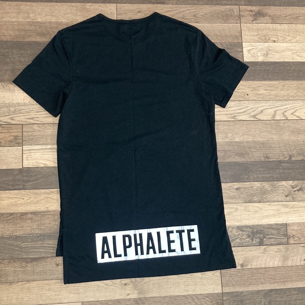 Mens alphalete t shirt medium